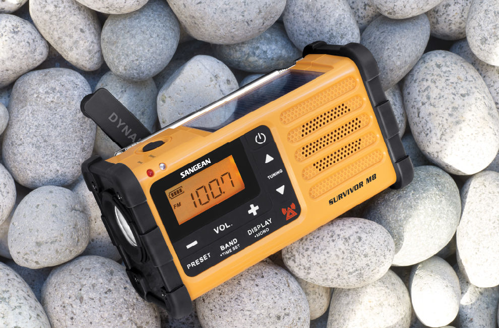 De Sangean Survivor M8 MMR-88 is een multifunctionele noodradio op batterijen met veel extra features. Dit maakt het in onze ogen de perfecte budget noodradio in 2024