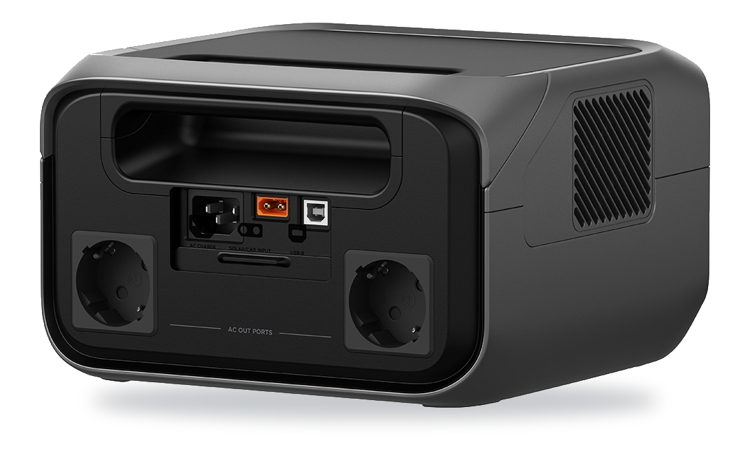 Achterkant van de EcoFlow River 3 Plus met de stopcontacten, de laadingang en de solar/car-input
