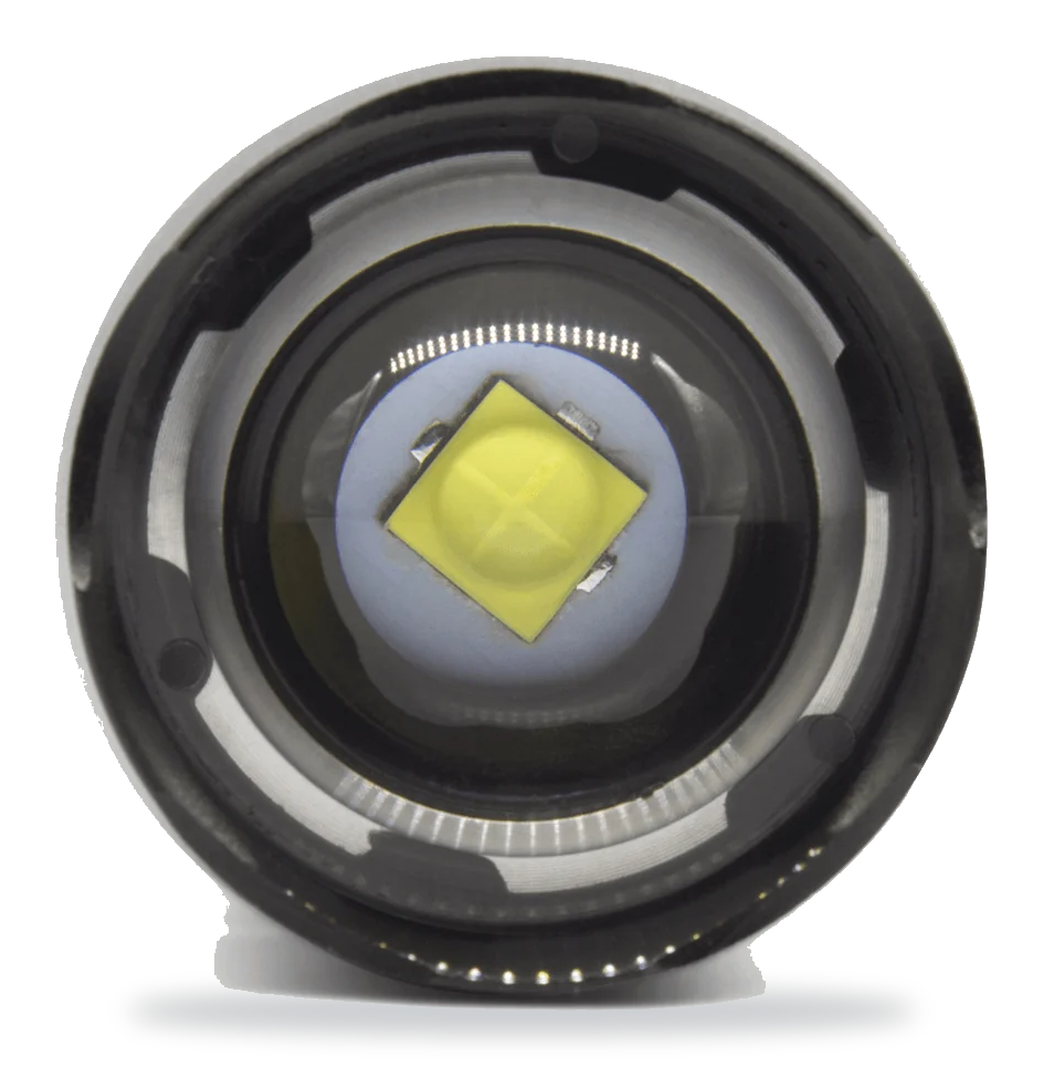 Close-up van de XHP70.2-LED en de lens van gehard glas van de K-NATICS PRO zaklamp